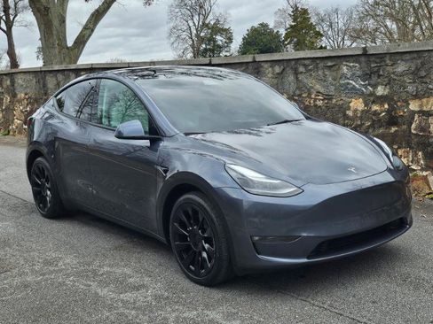 Used 2023 Tesla Model Y Long Range image 11