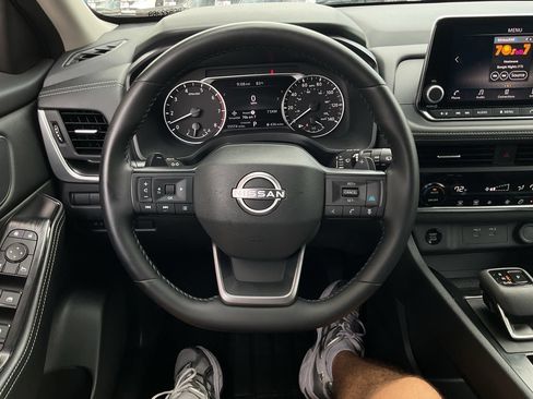 Used 2025 Nissan Rogue SV FWD image 29