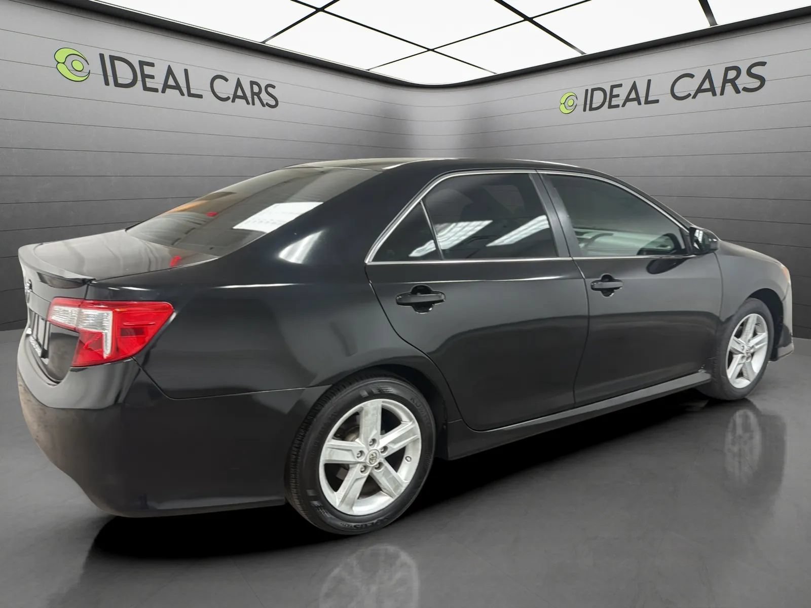 Used 2013 Toyota Camry SE FWD image 5