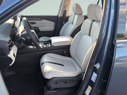 Used 2026 Honda Pilot Touring image 4