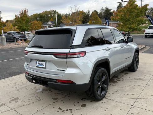 New 2025 Jeep Grand Cherokee Limited w/ Black Appearance Package image 8