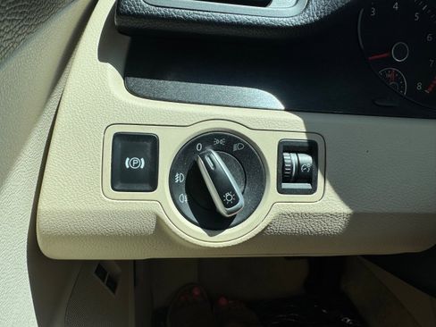 Used 2010 Volkswagen Passat Komfort image 10