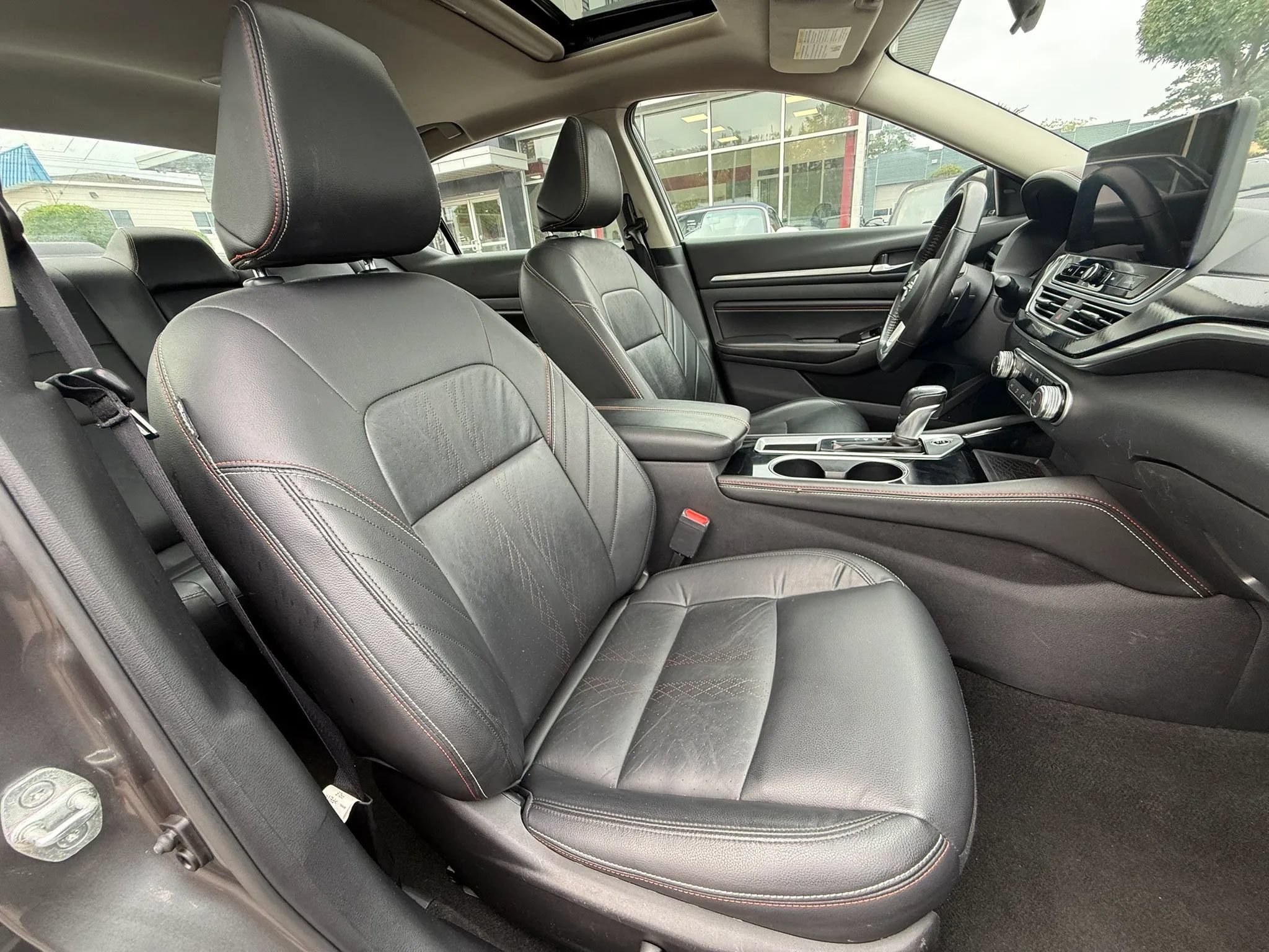 Used 2023 Nissan Altima 2.5 SR w/ SR Premium Package FWD image 12