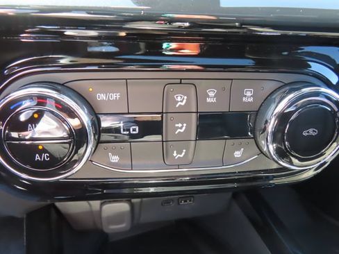 Used 2026 Chevrolet Trax RS w/ Sunroof Package FWD image 31