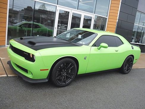 Used 2023 Dodge Challenger SRT Hellcat image 1