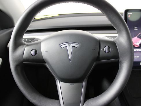 Used 2022 Tesla Model Y Long Range image 14