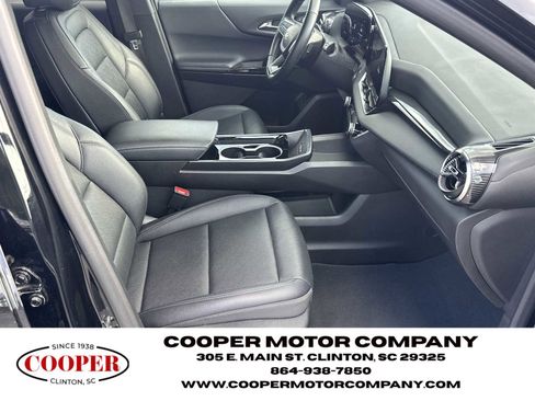 Used 2025 Chevrolet Equinox LT w/ Convenience Package II image 12