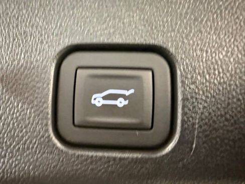 New 2025 Chevrolet Traverse LT w/ Enhanced Driving Package image 9