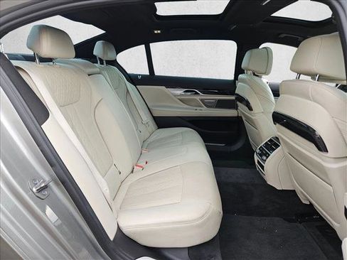 Used 2022 BMW 750i xDrive w/ M Sport Package image 20