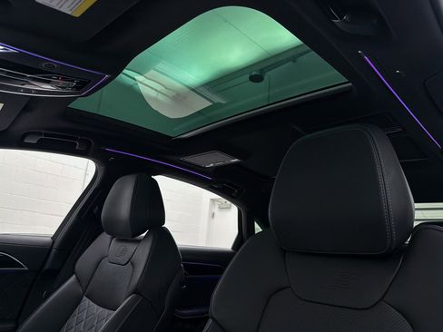 Used 2024 Audi S8 image 13