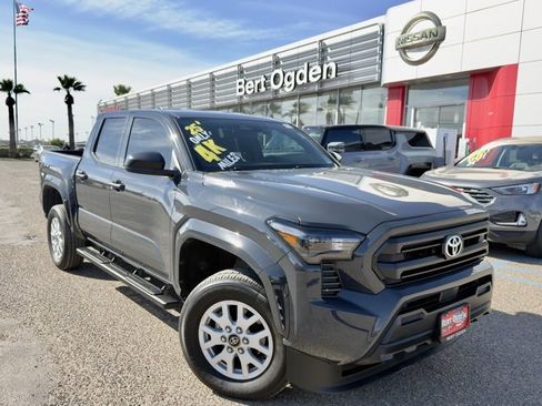Used 2025 Toyota Tacoma SR image 1