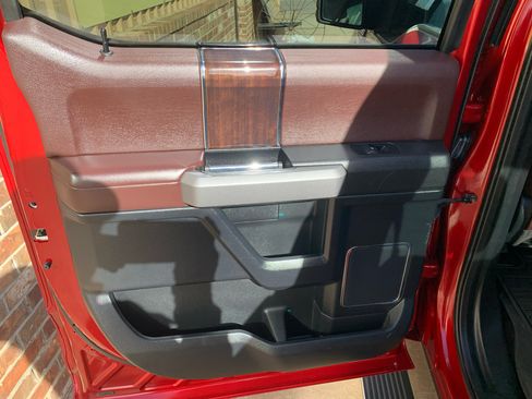 Used 2017 Ford F150 Platinum w/ Equipment Group 701A Luxury image 22