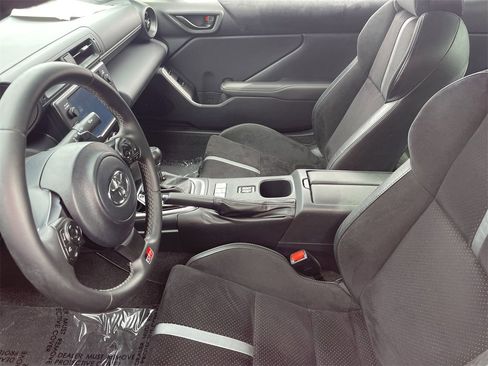 Used 2023 Toyota GR86 Premium w/ ALL Weather Mat Package (TMS) image 18