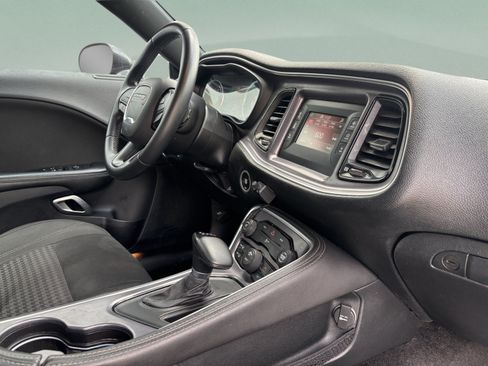 Used 2016 Dodge Challenger SXT RWD image 30