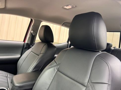 Used 2021 Toyota Tacoma SR5 AWD/4WD image 13