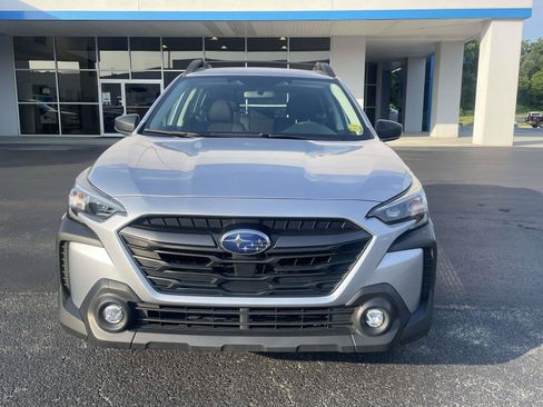 Used 2025 Subaru Outback AWD/4WD image 11