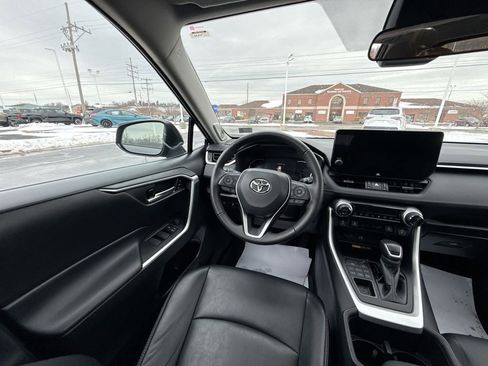 Used 2023 Toyota RAV4 XLE Premium image 15