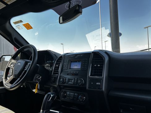 Used 2019 Toyota Tacoma SR5 AWD/4WD image 15