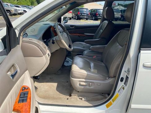 Used 2009 Toyota Sienna XLE w/ Towing Prep Pkg image 8