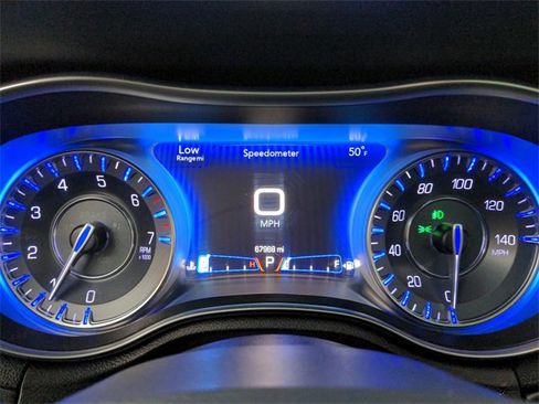 Used 2018 Chrysler 300 Limited image 28