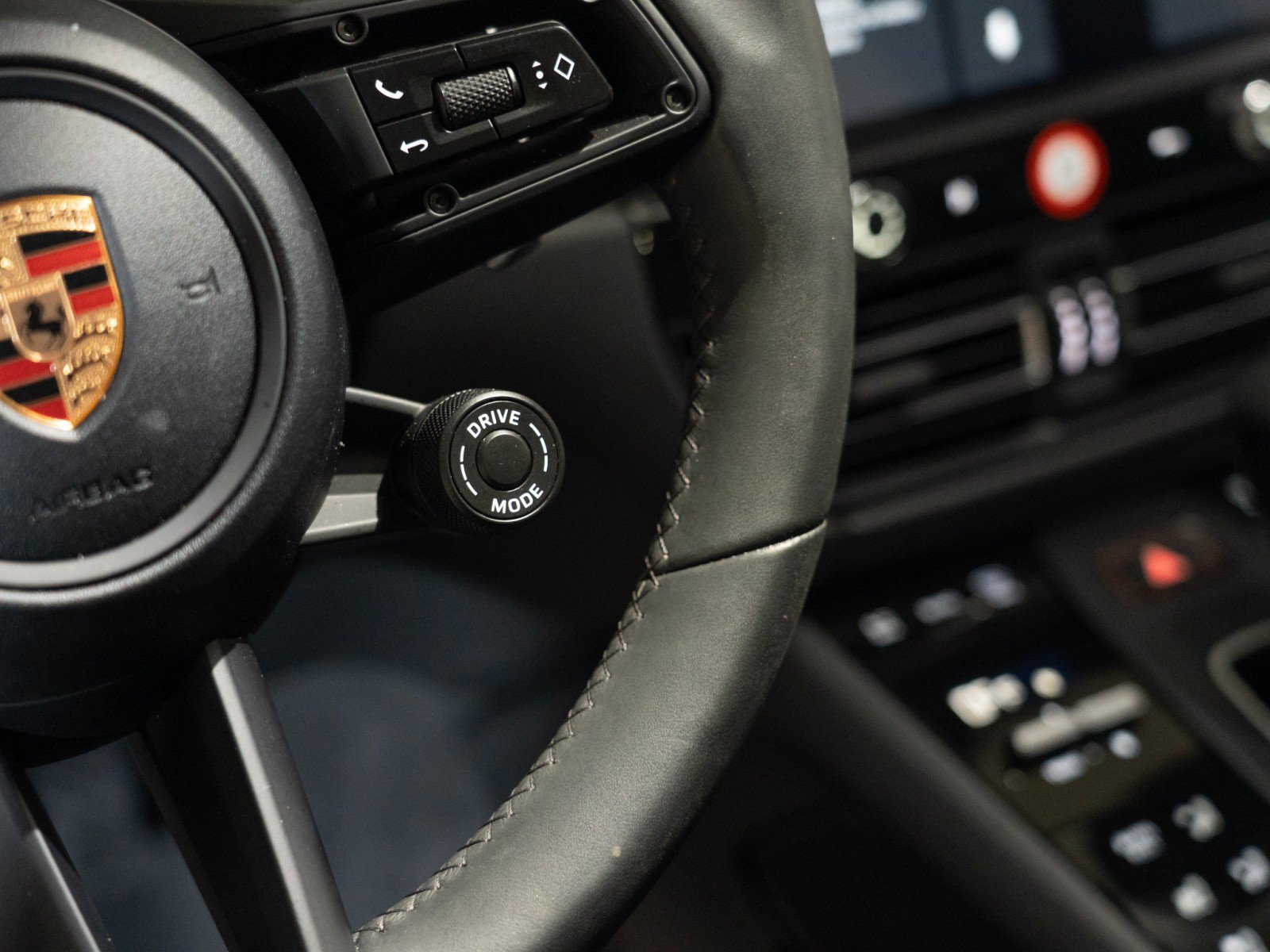 Certified 2026 Porsche Macan AWD/4WD image 23