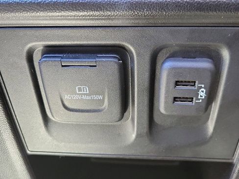 Used 2023 Chevrolet Traverse LT w/ LT Premium Package image 18