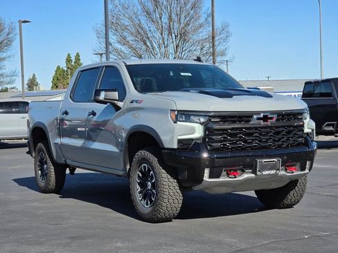 Used 2025 Chevrolet Silverado 1500 ZR2 image 7