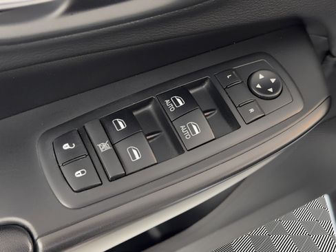 Used 2019 Jeep Cherokee Trailhawk image 15