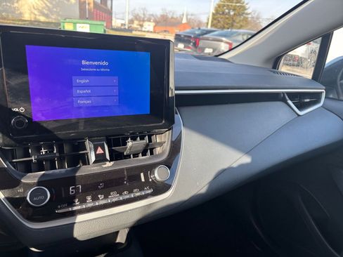 Used 2025 Toyota Corolla LE image 33