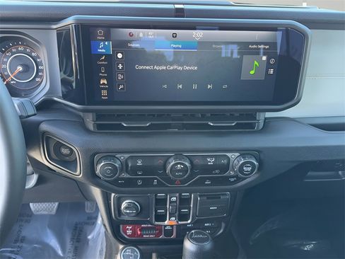 Used 2024 Jeep Gladiator Willys image 7