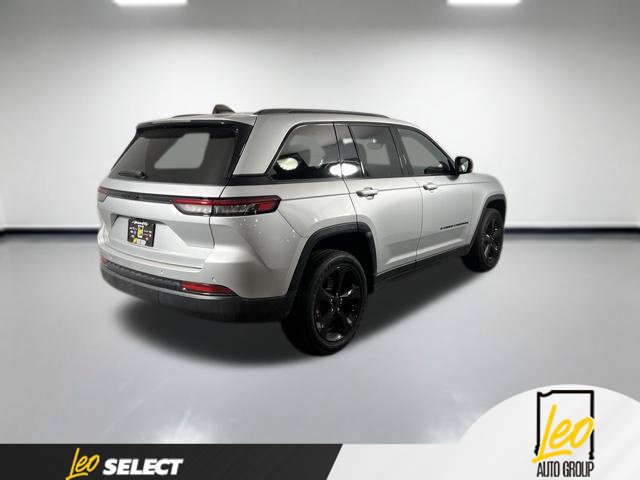 Used 2023 Jeep Grand Cherokee Altitude RWD image 6