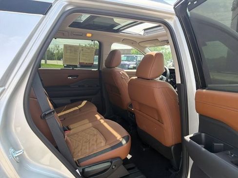 Used 2025 Nissan Pathfinder Platinum w/ Cargo Package AWD/4WD image 33