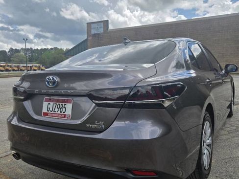 Used 2021 Toyota Camry LE image 8