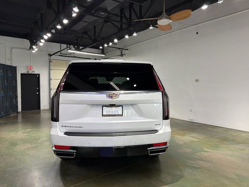 Used 2023 Cadillac Escalade Premium Luxury image 7