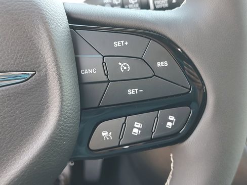 New 2026 Chrysler Pacifica Select image 21