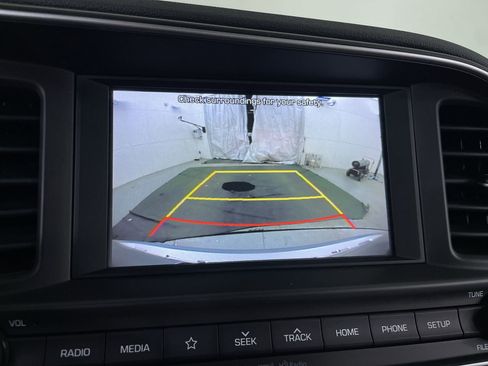 Used 2020 Hyundai Elantra Value Edition FWD image 15