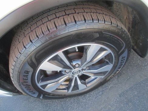 Used 2019 Nissan Murano SV image 11