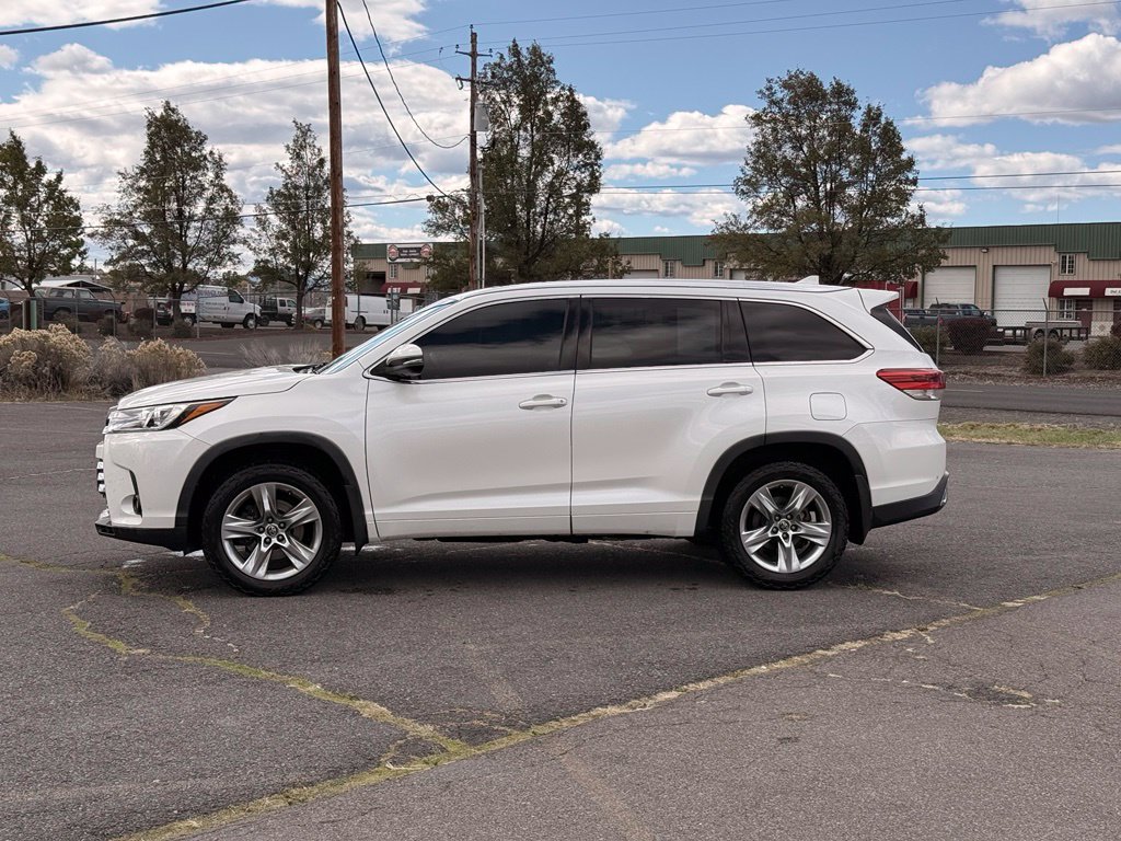 Used 2017 Toyota Highlander Limited AWD/4WD image 2