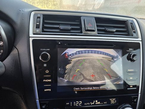 Used 2018 Subaru Outback 2.5i Premium image 19