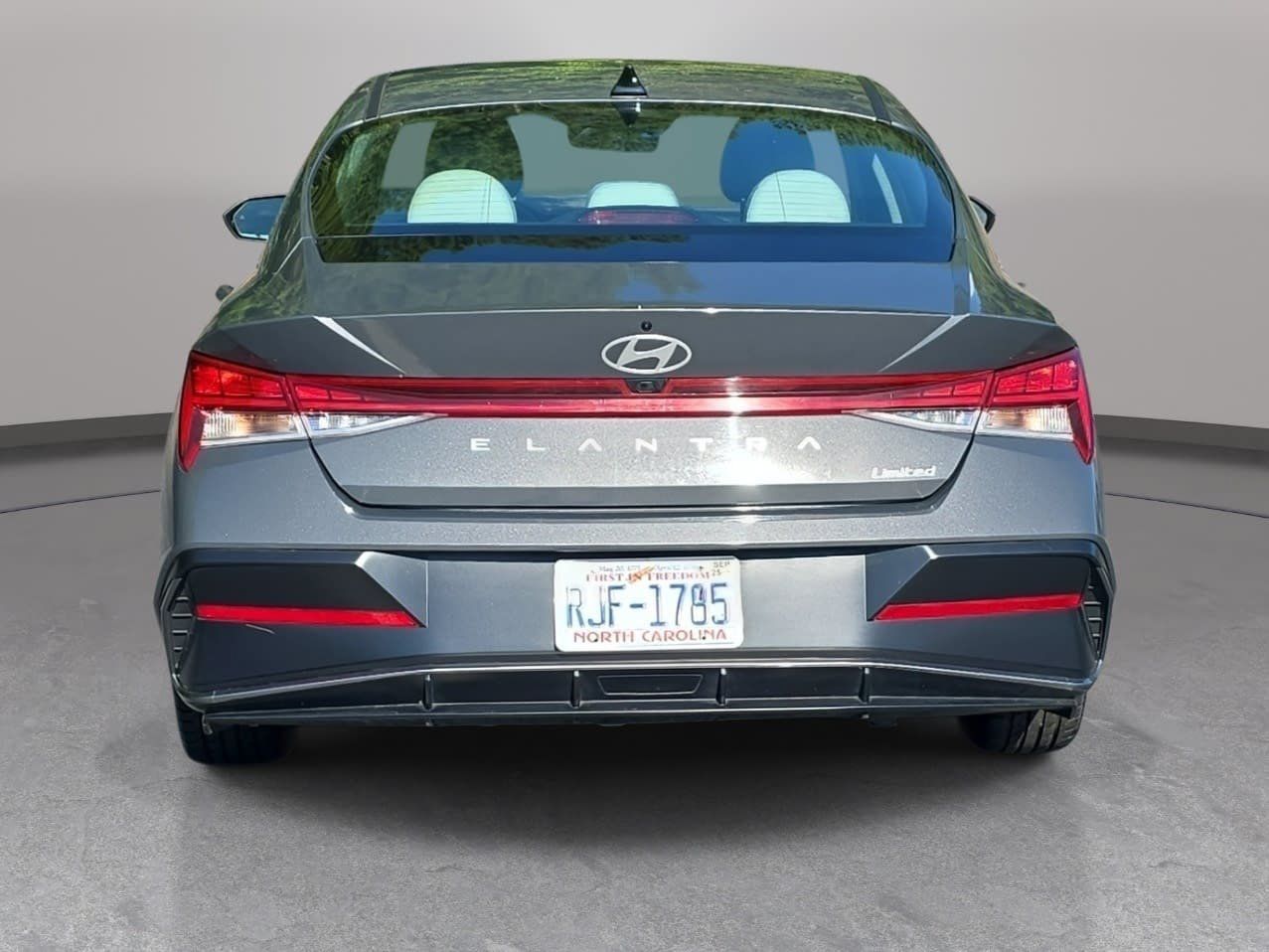 Used 2025 Hyundai Elantra Limited FWD image 6