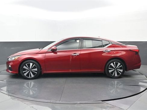Used 2022 Nissan Altima 2.5 SV w/ SV Premium Package image 24
