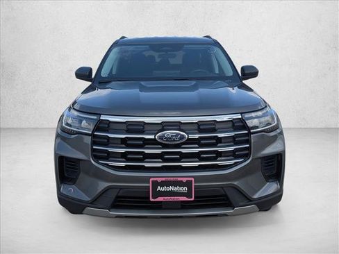 Used 2025 Ford Explorer Active RWD image 2
