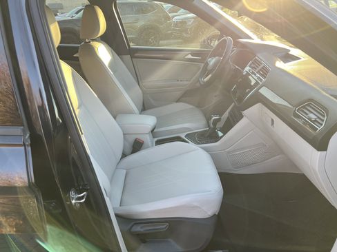 Certified 2022 Volkswagen Tiguan SE R-Line image 27