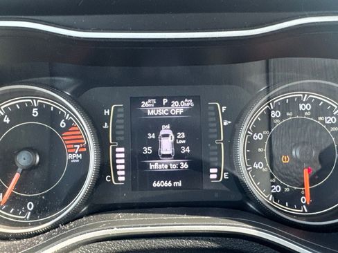 Used 2020 Jeep Cherokee Latitude FWD image 41