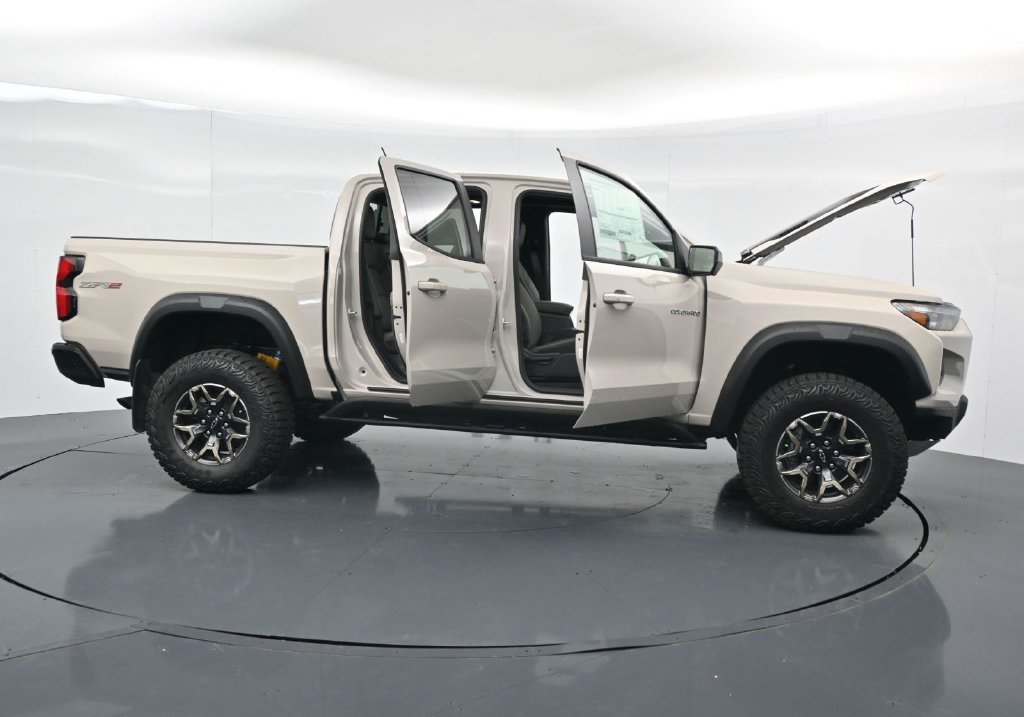 New 2026 Chevrolet Colorado ZR2 w/ Technology Package AWD/4WD image 42