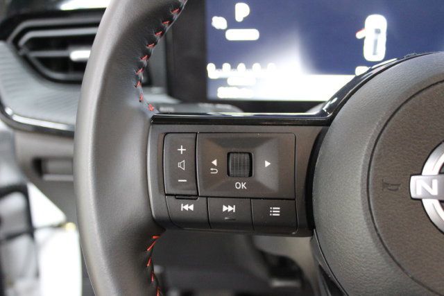 Used 2026 Nissan Kicks SR FWD image 16
