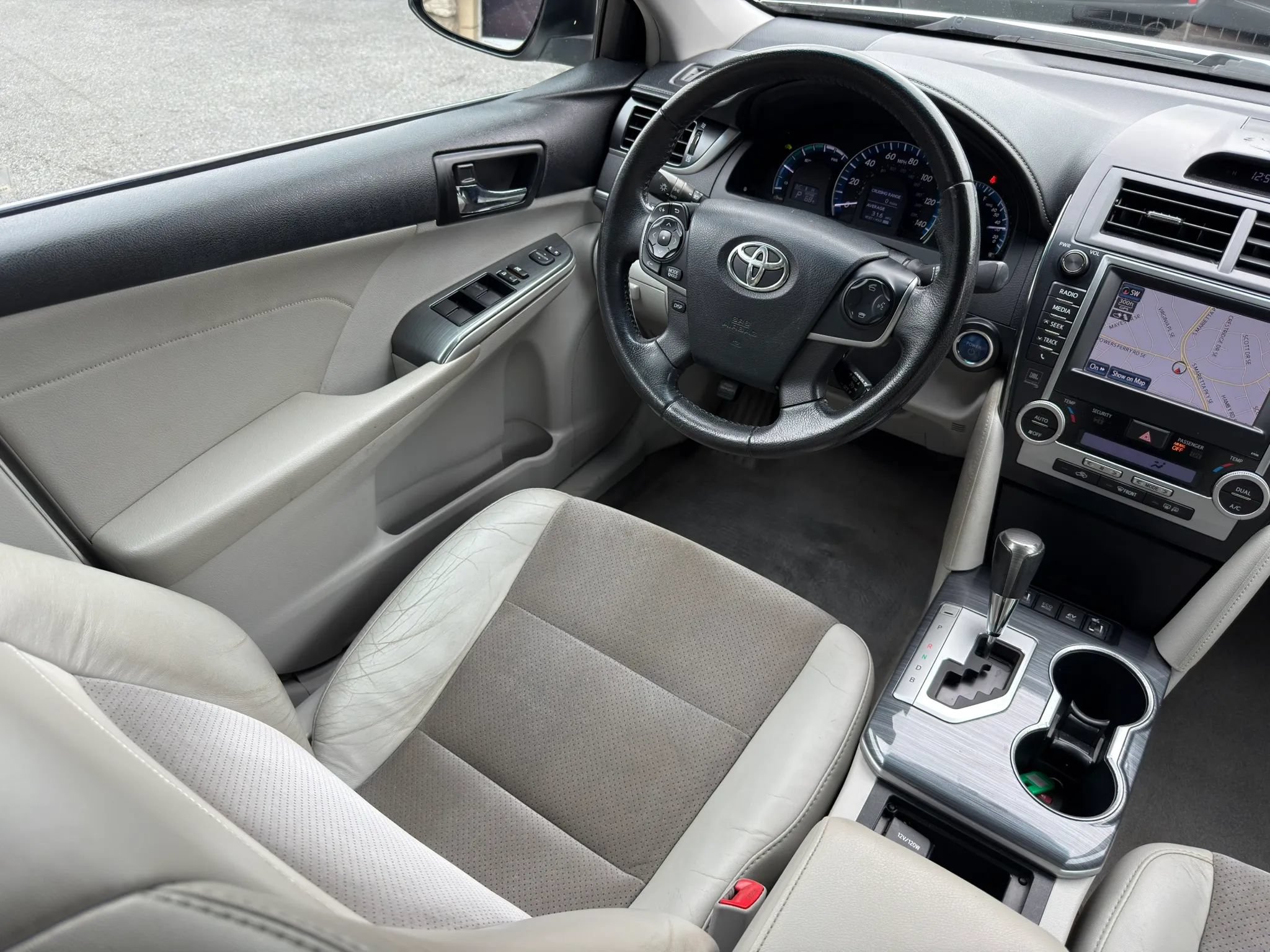 Used 2013 Toyota Camry XLE w/ Leather Pkg FWD image 10
