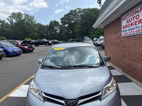 Used 2018 Toyota Sienna LE image 7