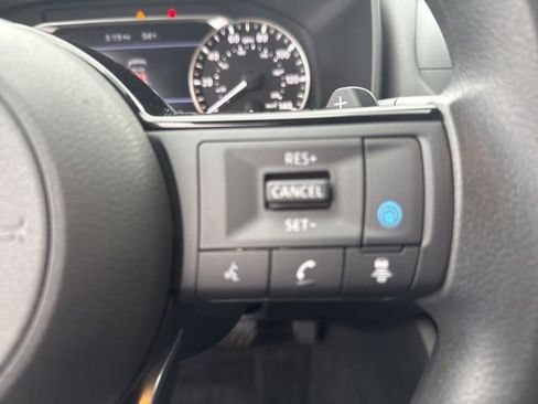 Used 2023 Nissan Rogue SV image 13