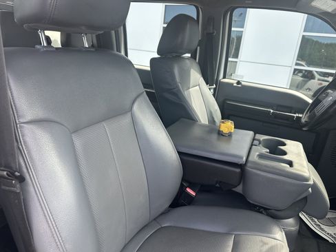 Used 2014 Ford F550 2WD Crew Cab Super Duty image 28
